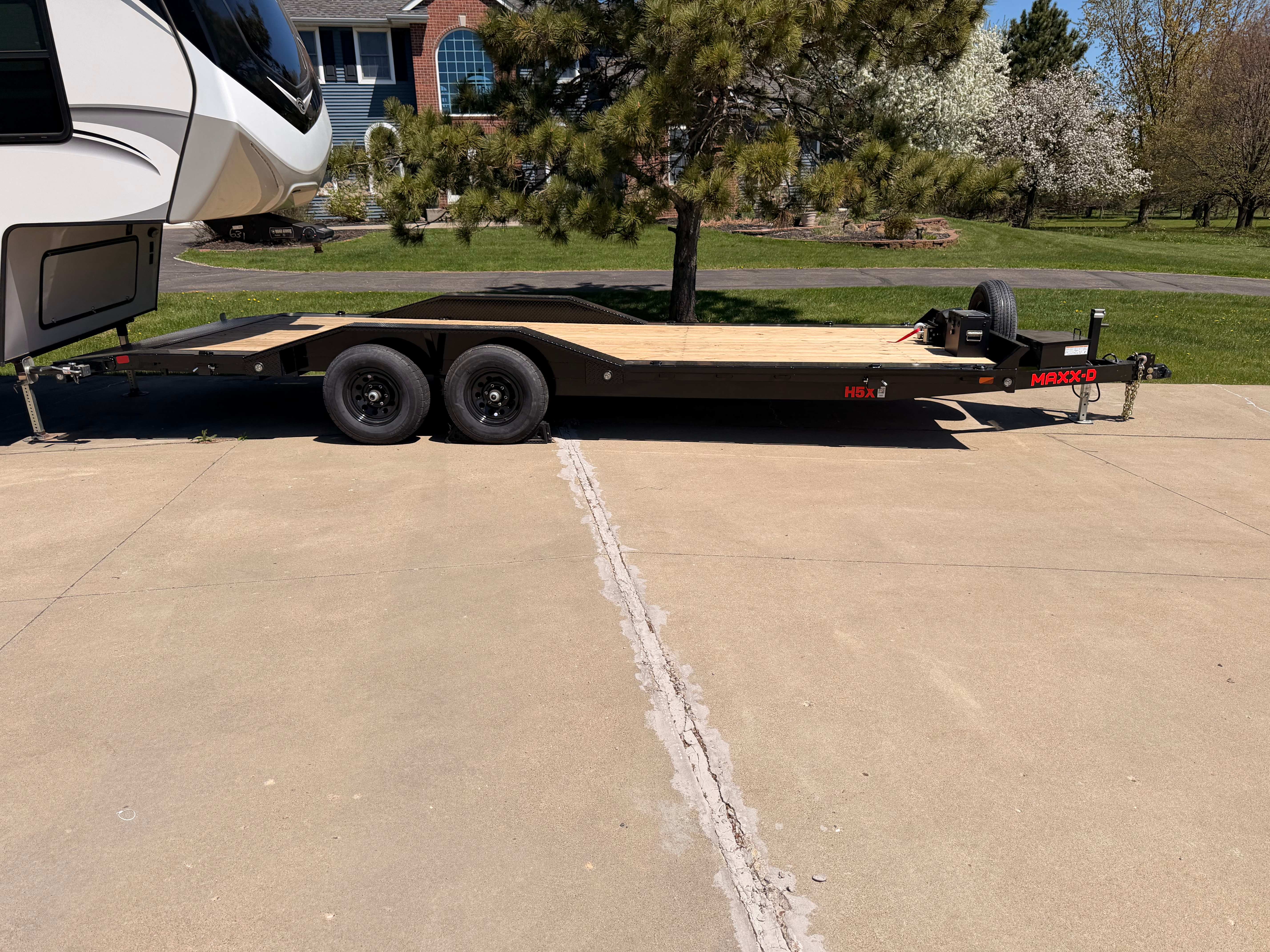 MaxxD 22ft Car Hauler - Side Profile